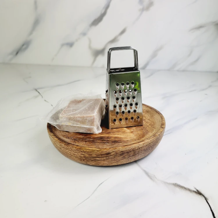 Cadeauset houten schaaltje met mini rasp en amberblokje